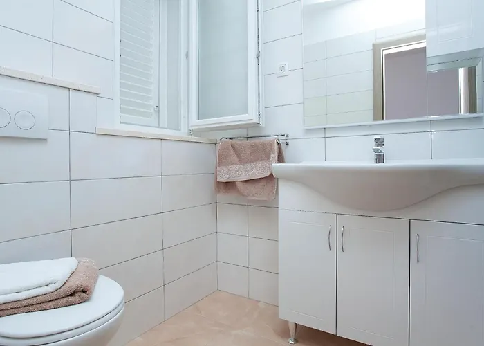 - 01 Ferienhaus Prigradica
