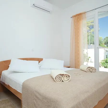 Awesome Home In Prigradica With Wifi Holiday home