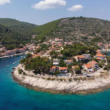 Awesome Home In Prigradica With Wifi *