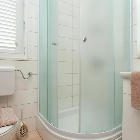 Awesome Home In Prigradica With Wifi